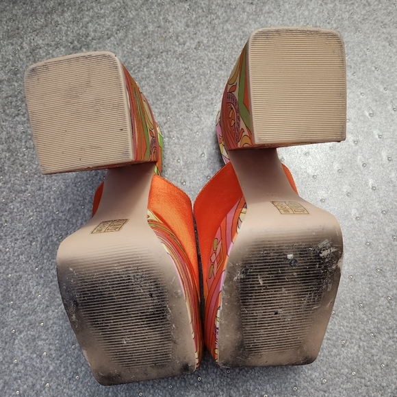 Multi color Heels - Picture 3 of 9